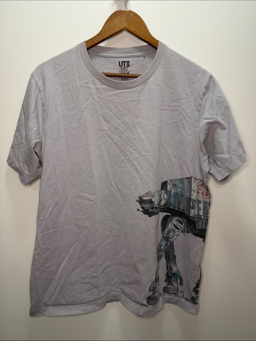 Uniqlo Light Gray Star Wars AT-AT Graphic Tee Size L 27.5x23